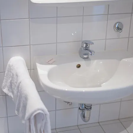 Self-check-in Constantin 3*